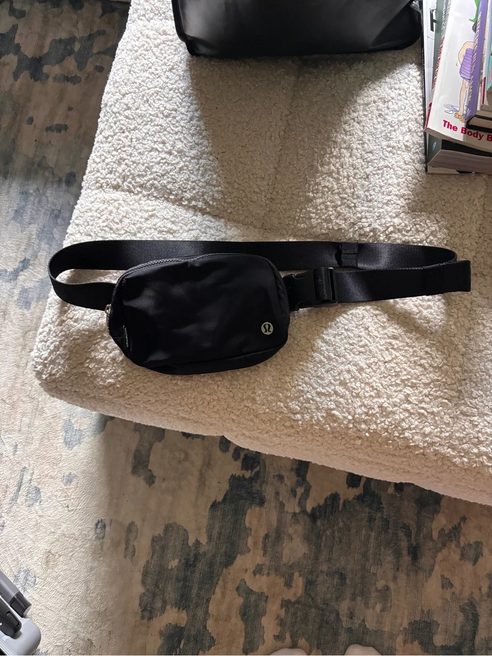 Lululemon Everywhere Belt Bag in Black - Picture 2 of 7